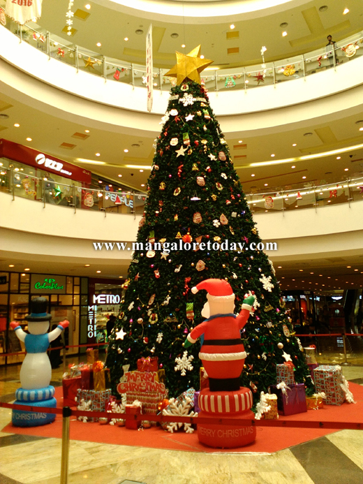 Christmas Tree Forum Mall